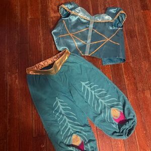 Disney Aladdin jasmine costume 4T